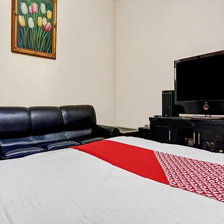 Oyo 90702 Wisma Tobana Kebayoran Mencil Buitenkant foto