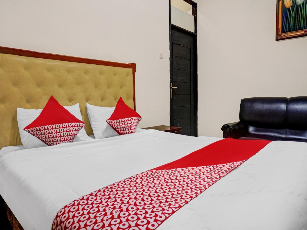 Oyo 90702 Wisma Tobana Kebayoran Mencil Buitenkant foto