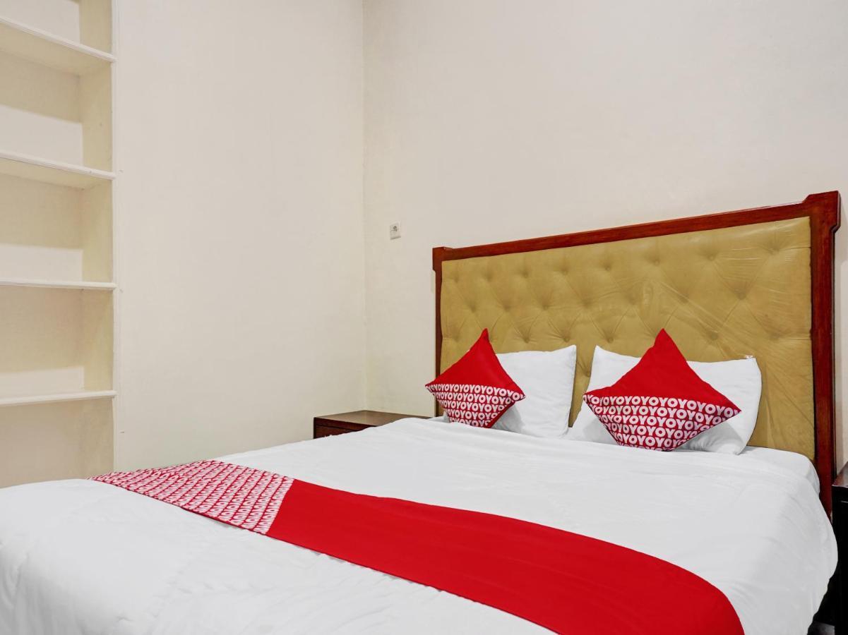 Oyo 90702 Wisma Tobana Kebayoran Mencil Buitenkant foto