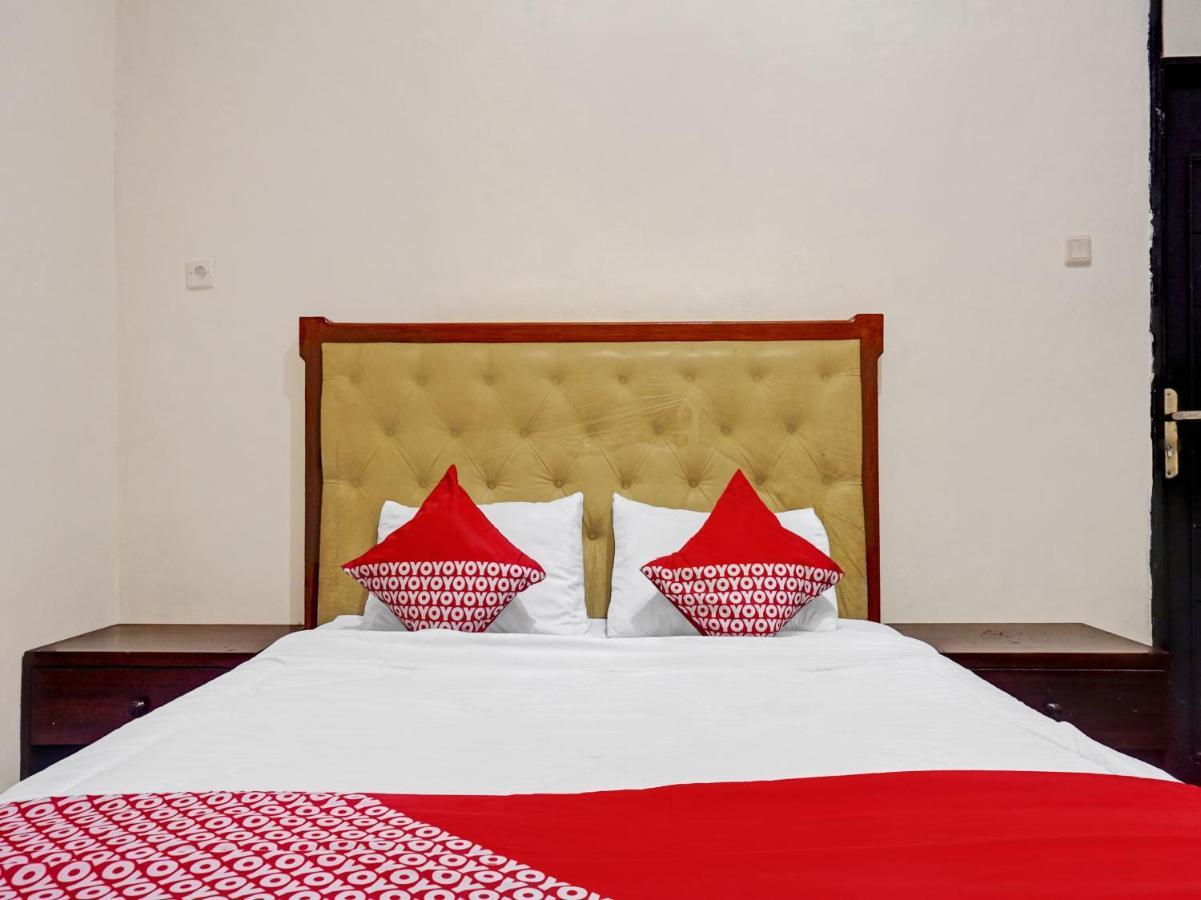 Oyo 90702 Wisma Tobana Kebayoran Mencil Buitenkant foto