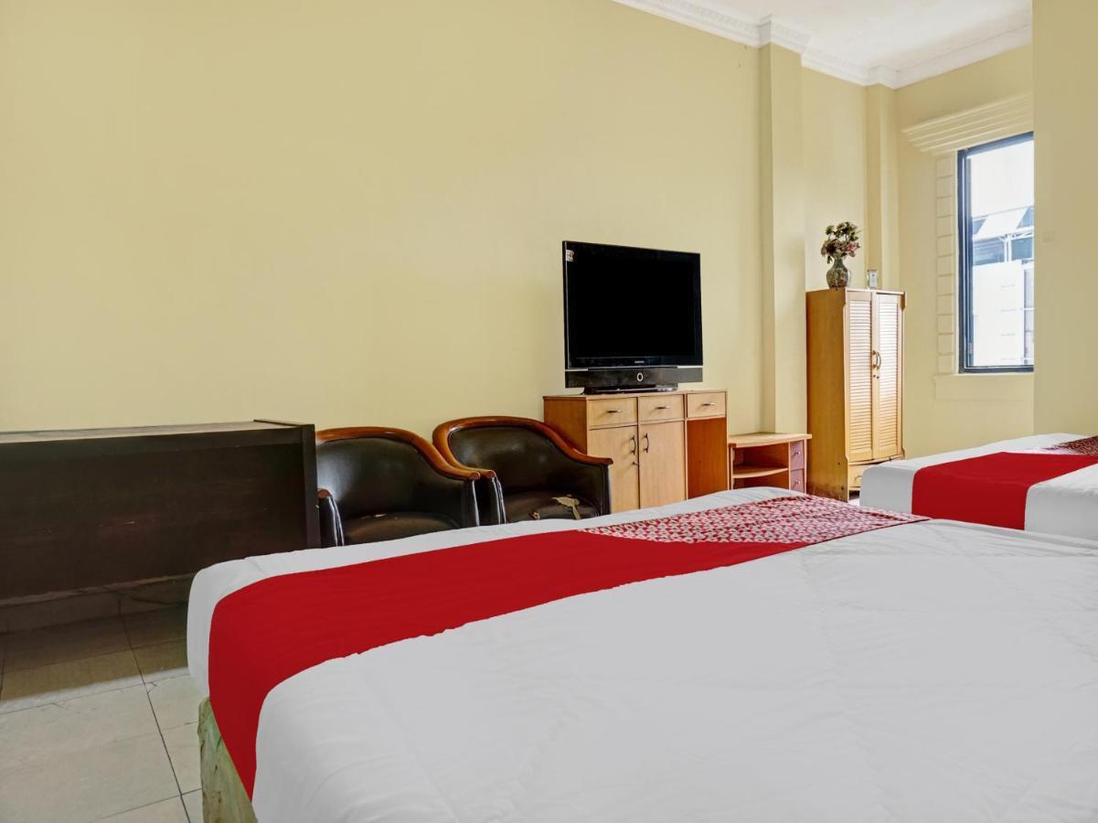 Oyo 90702 Wisma Tobana Kebayoran Mencil Buitenkant foto