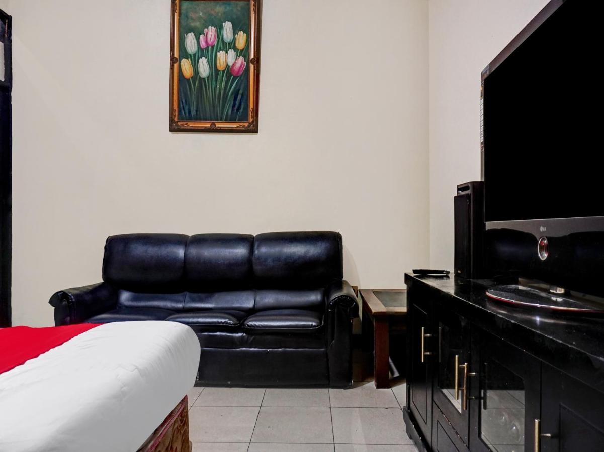 Oyo 90702 Wisma Tobana Kebayoran Mencil Buitenkant foto