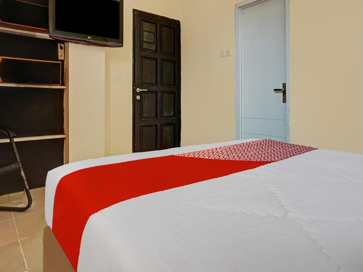 Oyo 90702 Wisma Tobana Kebayoran Mencil Buitenkant foto